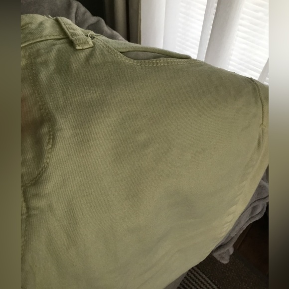 AMERICAN EAGLE OUTFITTERS - Picture 16 of 16